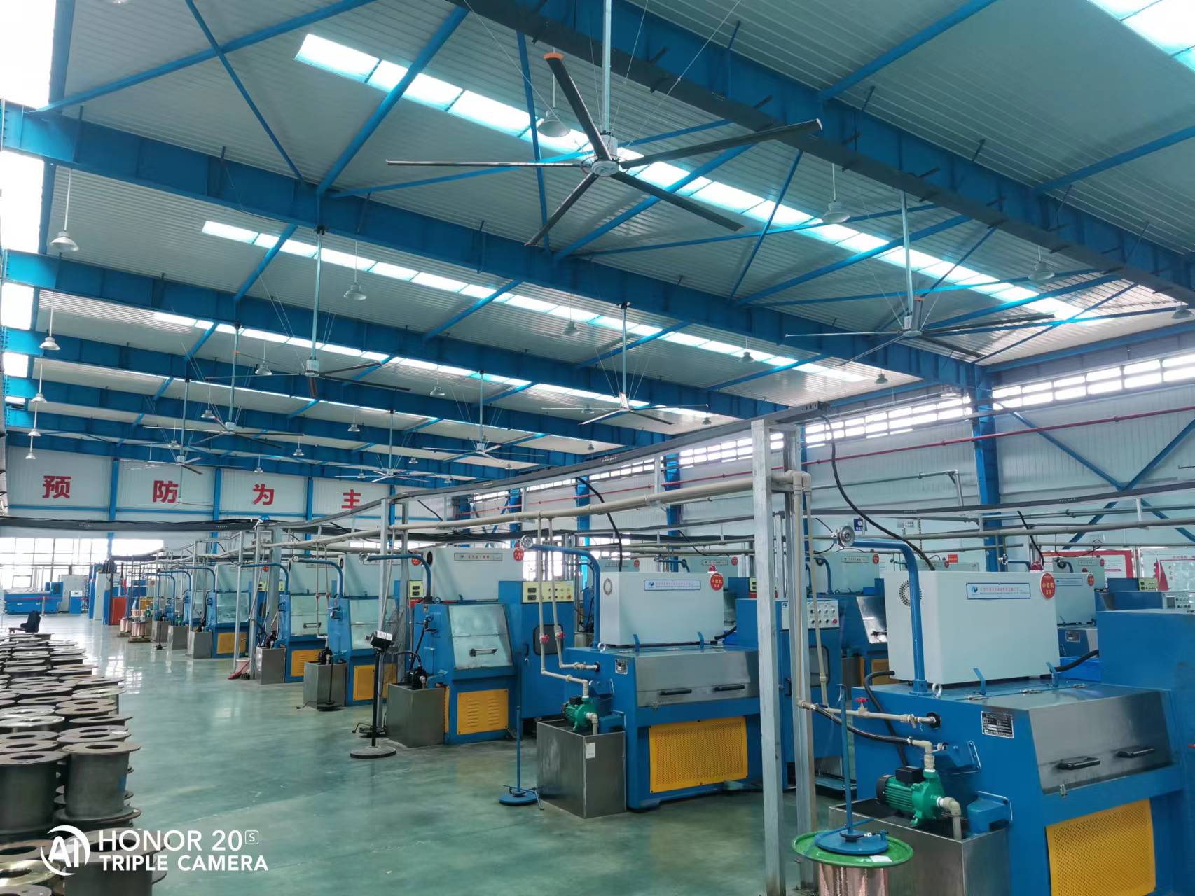 工业大吊扇_大型风扇_湖南新材料加工车间环境空间通风降温案例